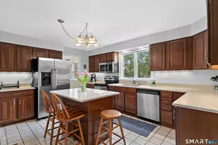 147 Carriage Dr, Fairfield, CT 06890 - Photo 10