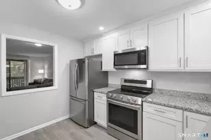 9 Avon Ct, Beacon Falls, CT 06403 - Photo 2