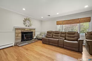 40 Winthrop Pl, Monroe, CT 06468 - Photo 8