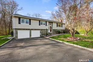 40 Winthrop Pl, Monroe, CT 06468 - Photo 2
