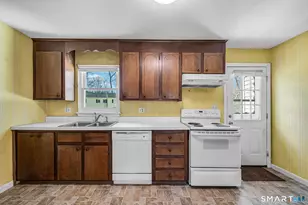 56 Elm St, Enfield, CT 06082 - Photo 10