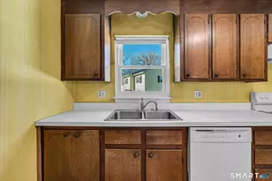 56 Elm St, Enfield, CT 06082 - Photo 16