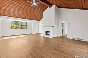 564 Pequot Ln, Stratford, CT 06614 - Photo 2