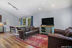 25 Oxford St, Bethel, CT 06801 - Photo 6