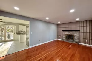 22 Pine St, Waterford, CT 06385 - Photo 4