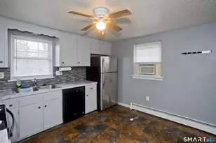 21 Lownds Dr, Windsor Locks, CT 06096 - Photo 4