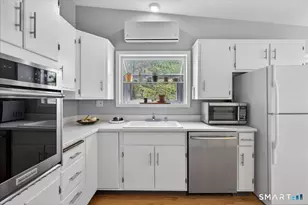 122 Corbin Rd, Hamden, CT 06517 - Photo 12