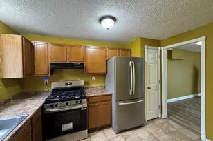50 Wakefield Cir, East Hartford, CT 06118 - Photo 6