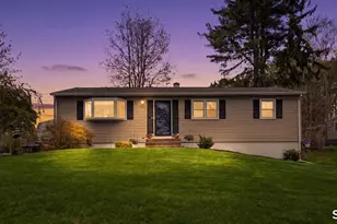 35 Apple Tree Ln, Wallingford, CT 06492 - Photo 2