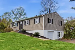 35 Apple Tree Ln, Wallingford, CT 06492 - Photo 4