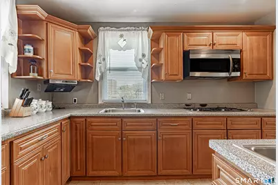 34 Queen Street, Meriden, CT 06451 - Photo 6