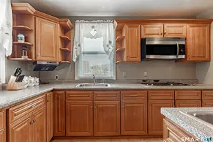 34 Queen St, Meriden, CT 06451 - Photo 6