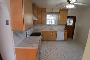 16 Church St, East Haven, CT 06512 - Photo 2