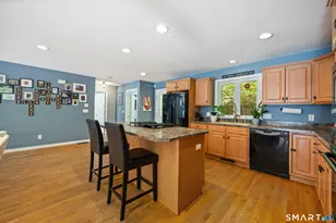 960 Thorpe Ave, Meriden, CT 06450 - Photo 4