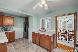 36 Cottage Pl, Stratford, CT 06614 - Photo 8