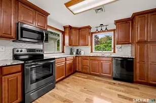 16 Ridgeland Cir, Wallingford, CT 06492 - Photo 14