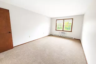 200 Laura Ln, Rocky Hill, CT 06067 - Photo 4