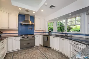 34 Skyline Dr, Brookfield, CT 06804 - Photo 8