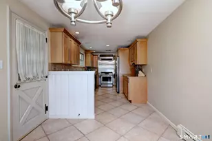 1085 Dunbar Hill Rd, Hamden, CT 06514 - Photo 18