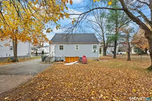5 Clover Hill Ave, Bridgeport, CT 06606 - Photo 2