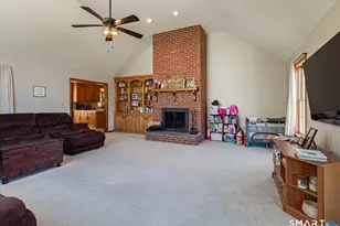 33 Country Club Woods Cir, Waterbury, CT 06708 - Photo 16
