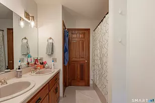 33 Country Club Woods Cir, Waterbury, CT 06708 - Photo 32