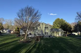 15 Brookfield Dr, East Lyme, CT 06333 - Photo 2