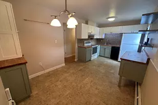 18 Manchester Ave, Waterbury, CT 06705 - Photo 2