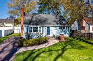 37 Lewis Ln, West Hartford, CT 06107 - Photo 2