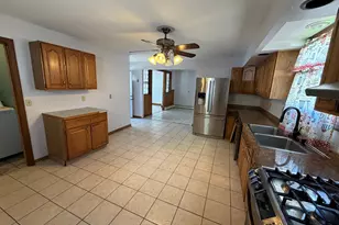 95 Park Ave, Derby, CT 06418 - Photo 2