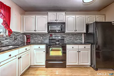 59 Heritage Village #F, Southbury, CT 06488 - Photo 4