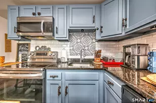 77 Raymond St, Waterbury, CT 06706 - Photo 8