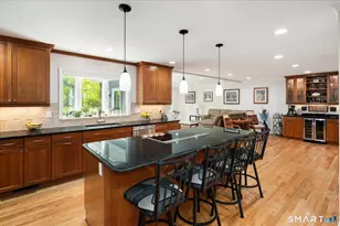 27 Nob Hill Ln, Stamford, CT 06903 - Photo 2