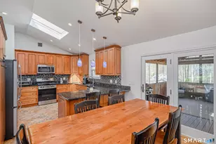 18 Fleetwood Dr, New Fairfield, CT 06812 - Photo 10