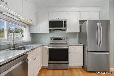 562 Oak Avenue #562, Cheshire, CT 06410 - Photo 2