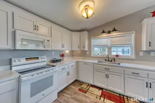 21 Laurel Cir, East Windsor, CT 06088 - Photo 12