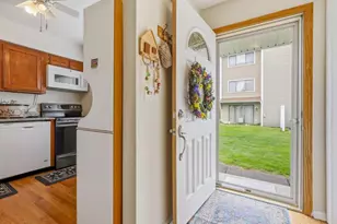 358 Monticello Dr, Branford, CT 06405 - Photo 4