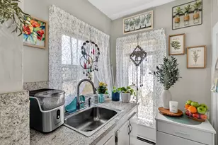 13 Alger St, New London, CT 06320 - Photo 6