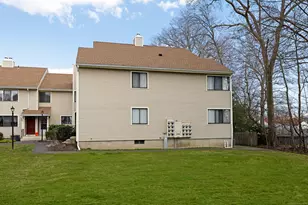 39 Lance Cir, Bridgeport, CT 06606 - Photo 16