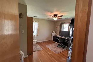 36 Marks Ct, Branford, CT 06405 - Photo 8