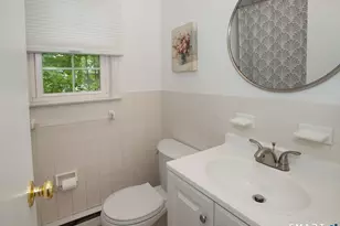 32 E Hills Dr, New Canaan, CT 06840 - Photo 10