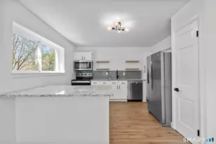 12 Garden Ct, Groton, CT 06355 - Photo 4