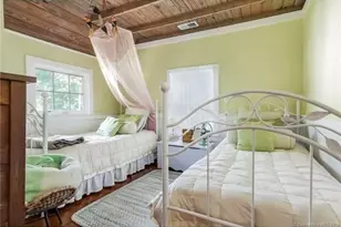 25 Dorr St, Branford, CT 06405 - Photo 10