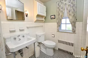 102 Ridgewood Rd, West Hartford, CT 06107 - Photo 22
