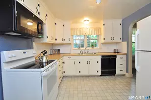 102 Ridgewood Rd, West Hartford, CT 06107 - Photo 12