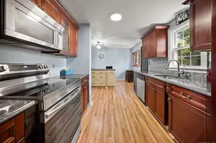 236 Ridgewood Rd, West Hartford, CT 06107 - Photo 4
