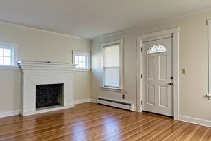 22 Edward St, East Haven, CT 06512 - Photo 2