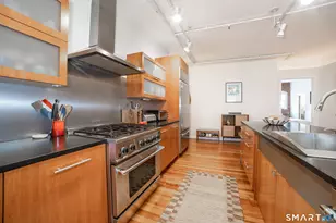 8 Hughes Pl, New Haven, CT 06511 - Photo 6