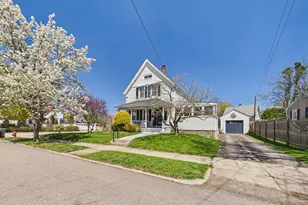 52 Moss St, Stonington, CT 06379 - Photo 2
