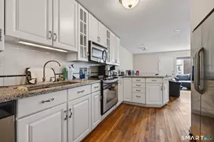 35 West Walk, West Haven, CT 06516 - Photo 4